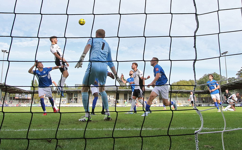Read the full article - Dartford v Canvey Island: In Photos