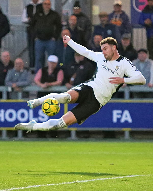 Read the full article - Dartford v Welling: In Photos