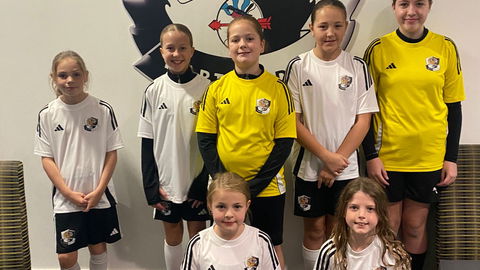 Read the full article - Dartford Youth Girls Having a Blast at Welling Match
