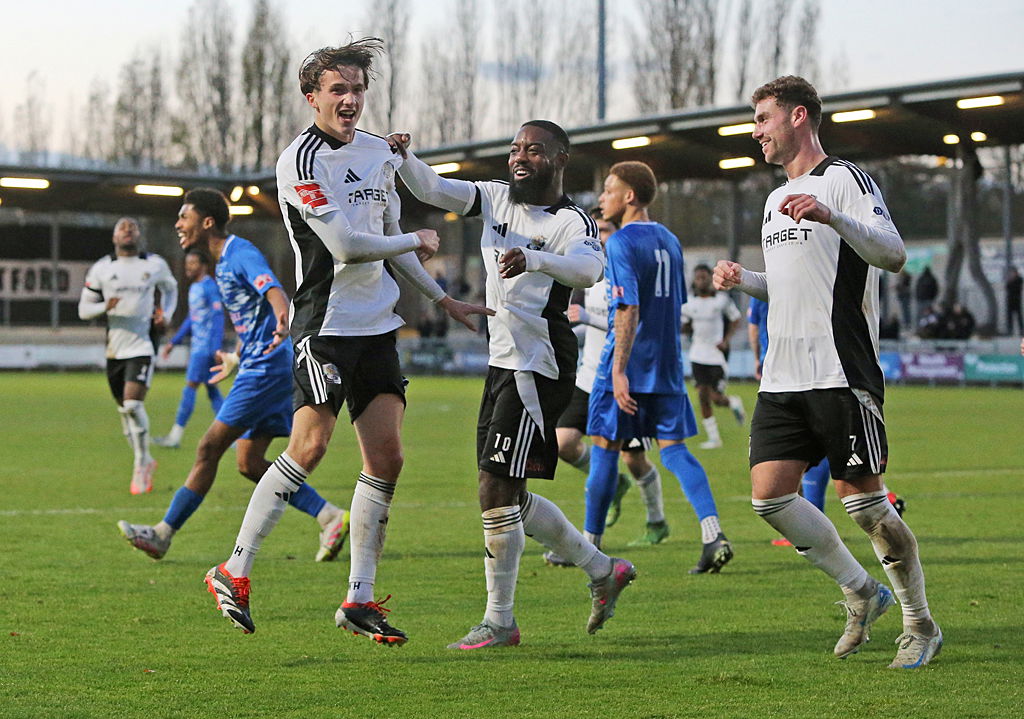 Read the full article - Dartford v Wingate & Finchley: In Photos