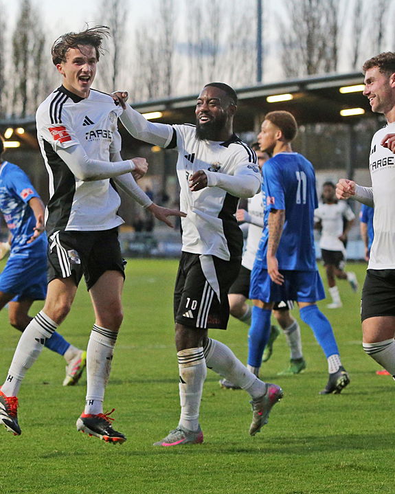 Read the full article - Dartford v Wingate & Finchley: In Photos