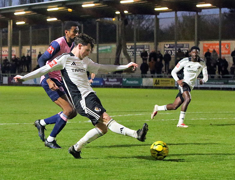 Read the full article - Dartford v Dulwich Hamlet: In Photos