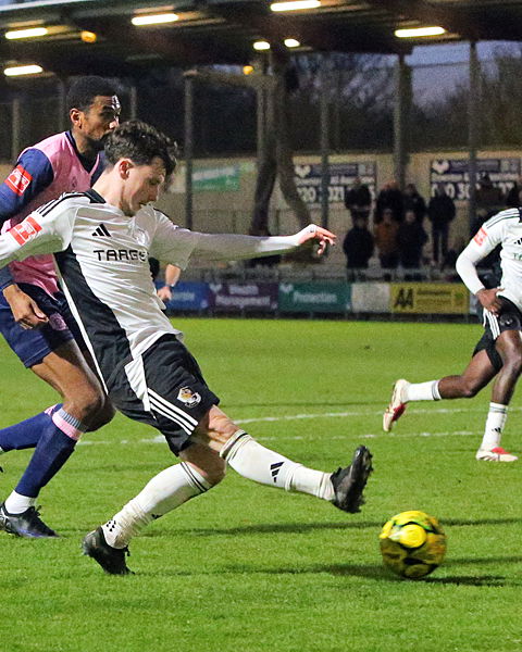 Read the full article - Dartford v Dulwich Hamlet: In Photos