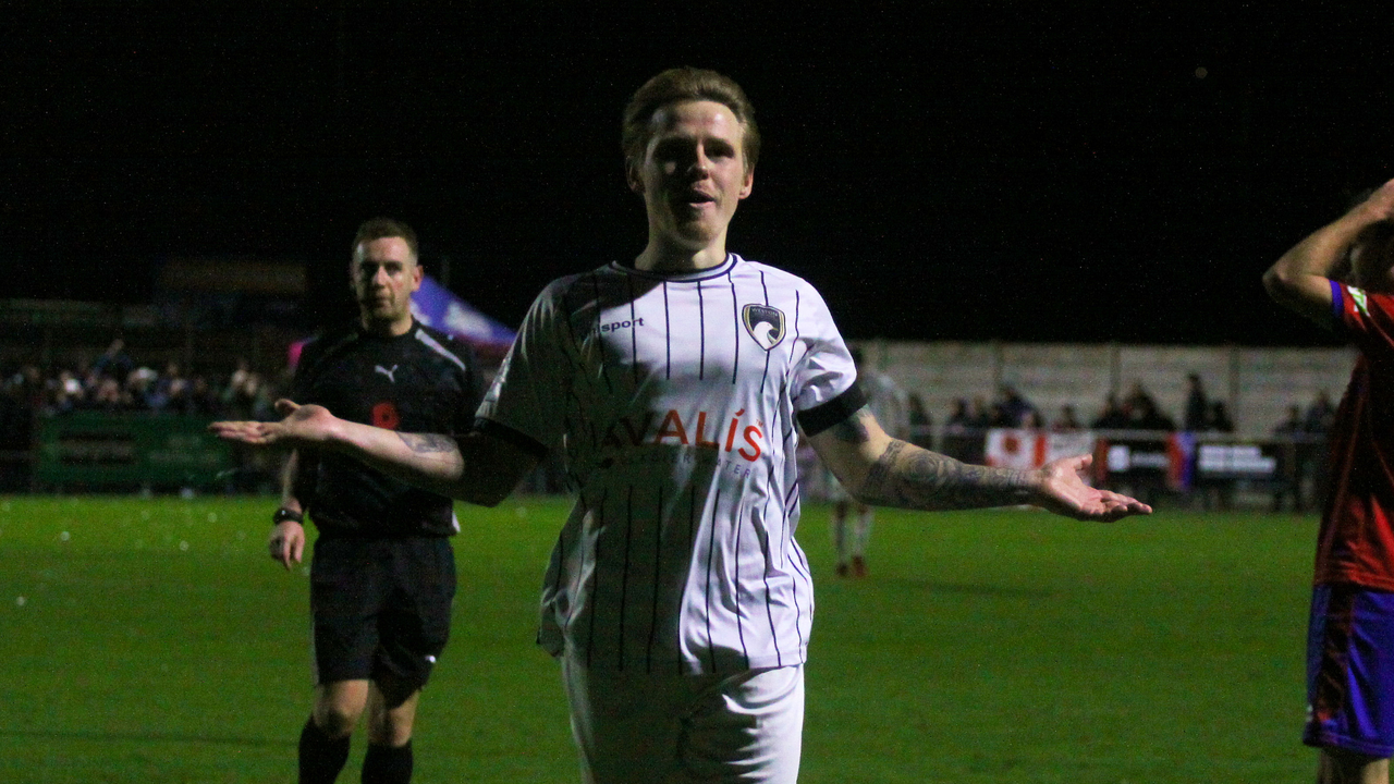 Read the full article - Official: Waite joins on loan