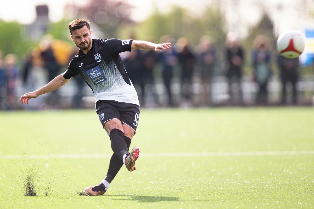 Midfielder Henry Jones to leave the Bluebirds after two seasons