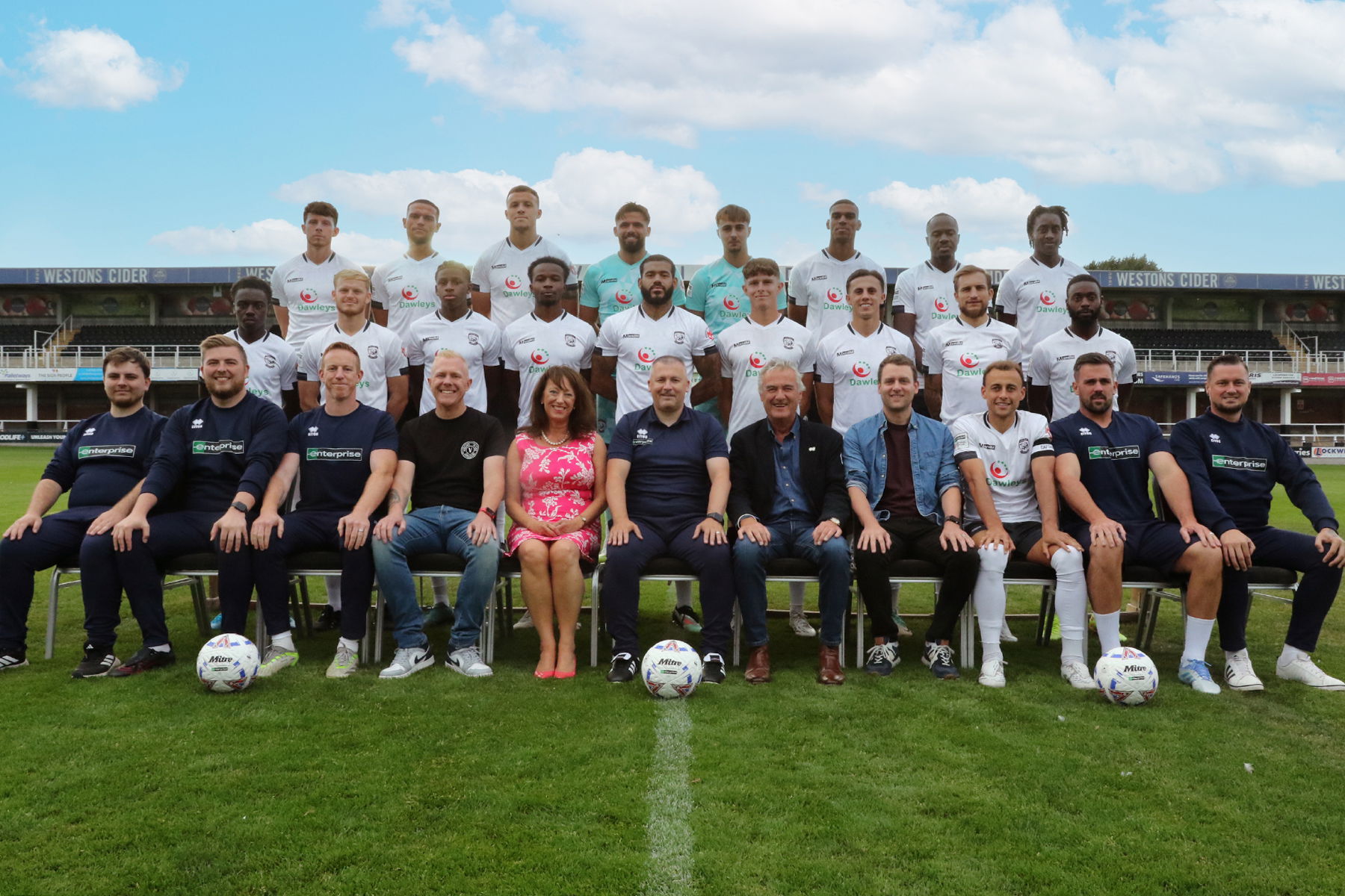 Dawleys Team Photo