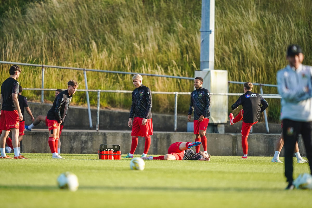 Llanelli Reds Match Preview: Llanelli Town AFC vs Bala Town | JD Cymru Premier ...