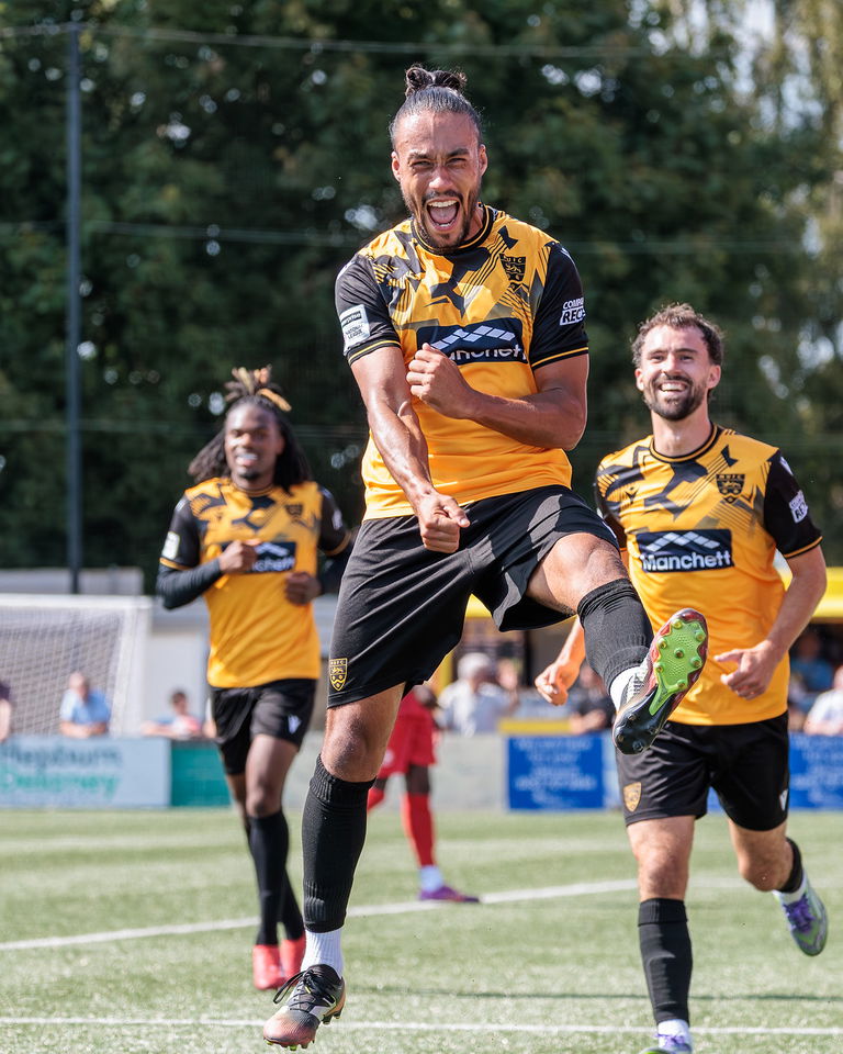 Read the full article - Gallery: Hemel Hempstead vs Maidstone Utd