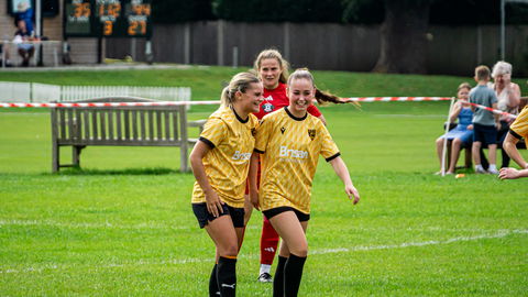 Read the full article - Gallery: Oxted vs. MUFC Women