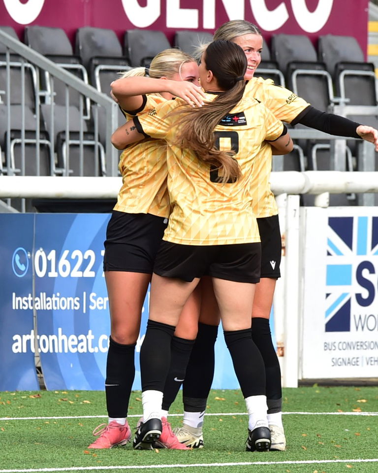 Read the full article - Gallery: MUFC Women Vs Badshot Lea