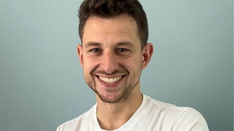 Read the full article - Skoczen Signs For Moneys