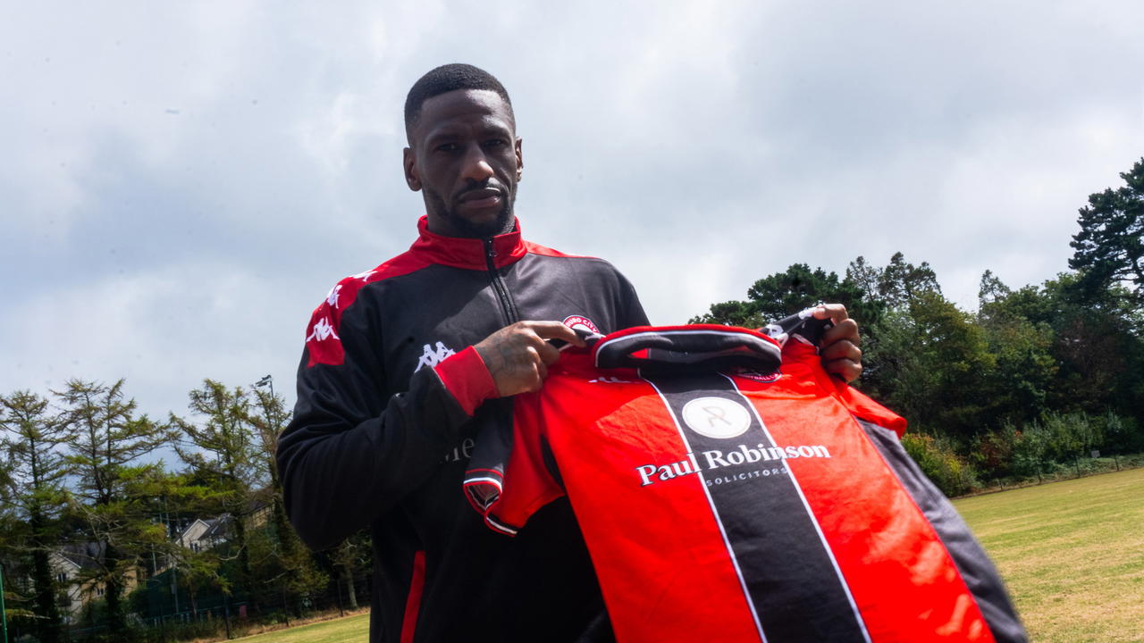Truro City Sign Striker Omar Bogle – Truro City FC