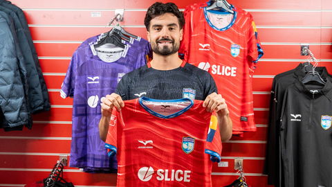 Read the full article - Aaron Williams Fernández joins the Swans