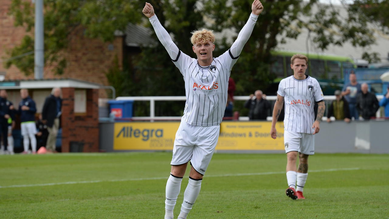 Read the full article - Gallery: Taunton Town 1 – 1 WsM AFC