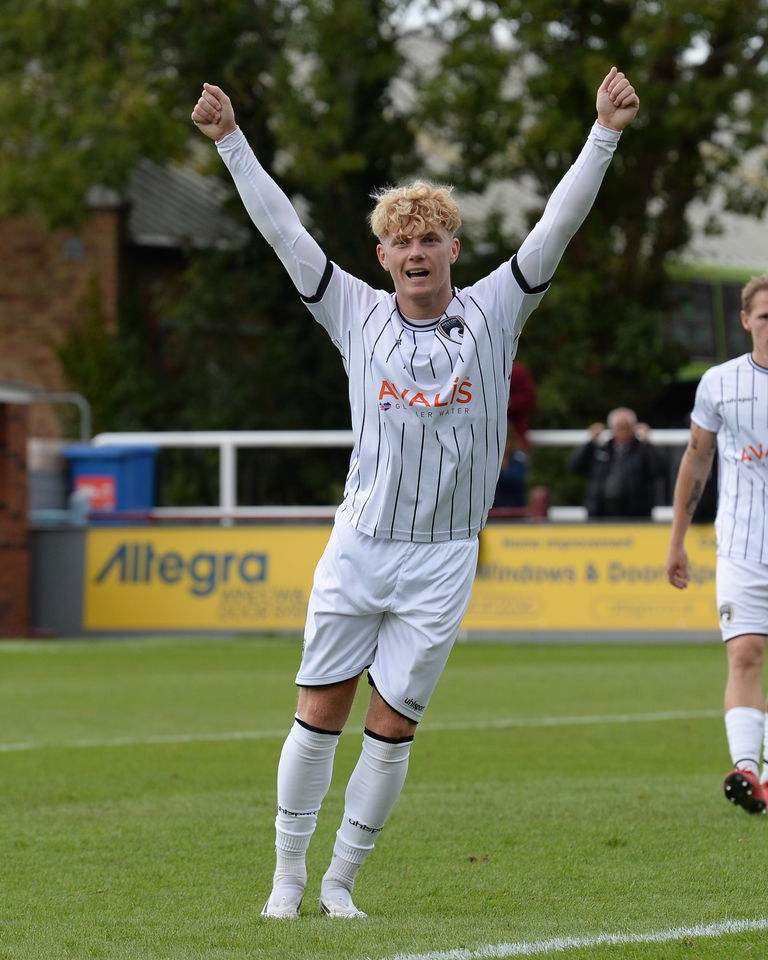 Read the full article - Gallery: Taunton Town 1 – 1 WsM AFC