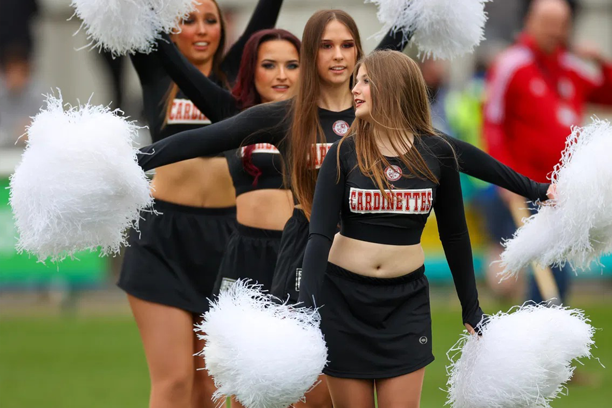 Woking FC invita a sumarse a las Cardinettes