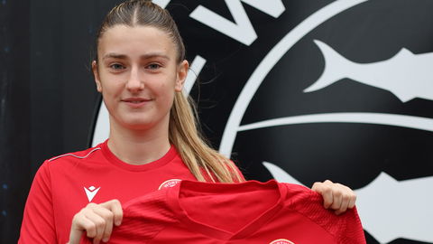 Read the full article - Tilly signs for Worthing!