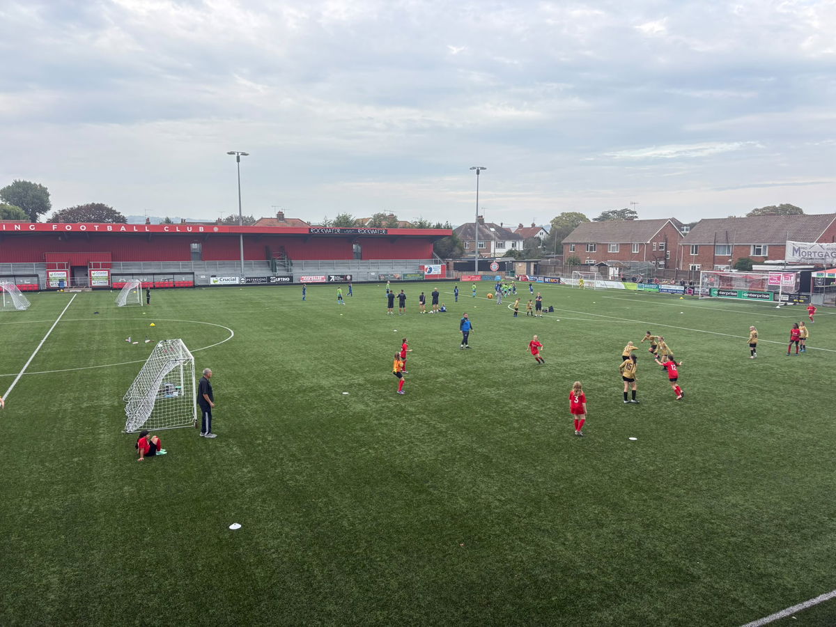 Worthing FC impulsa fútbol femenino infantil en su localidad